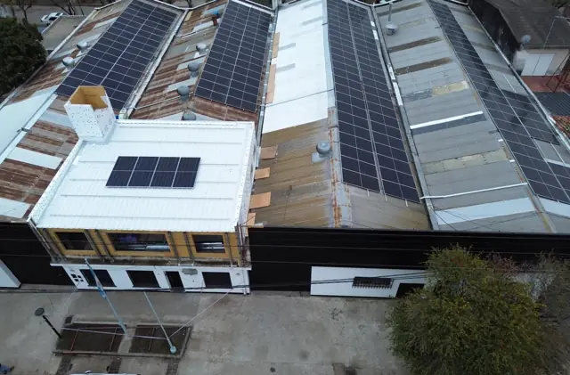 Instalación solar híbrida sobre los techos de Soldini Autopartes
