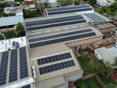 Instalación solar en el Supermercado RE-MO