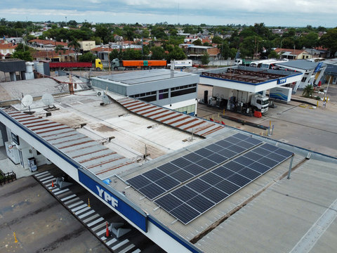 Instalación solar en la estación de servicio YPF El Cruce